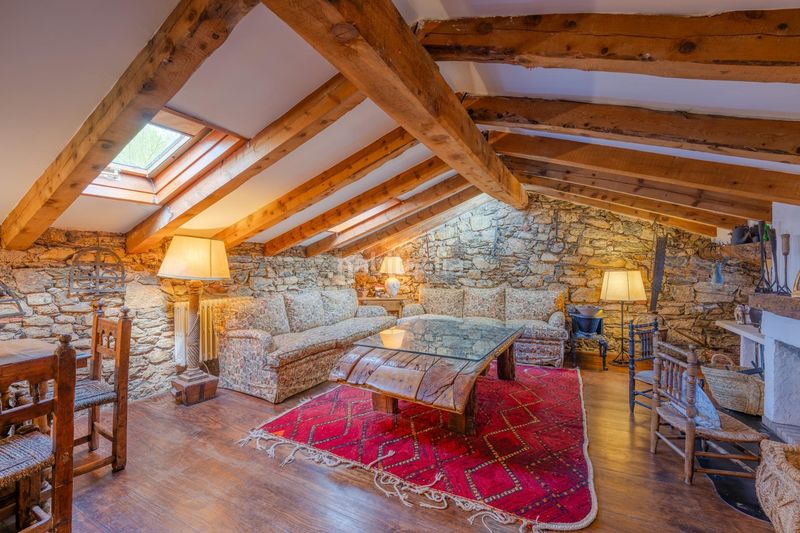 Foto 27251f36-6d02-4aef-a71a-5b5dc546d22d. Casa amb aparcament a Camprodon