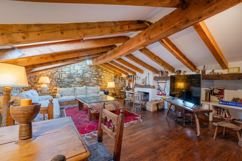 Foto 787bc67b-e32a-4abe-b1fb-277e84729b9c. Casa amb aparcament a Camprodon