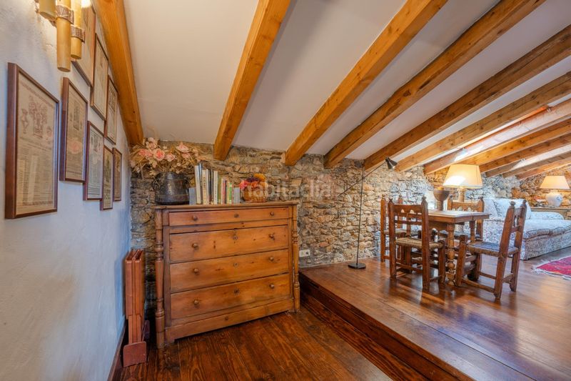 Foto 893a488b-5b6a-4d33-8c38-ff70ae7e6575. Casa amb aparcament a Camprodon