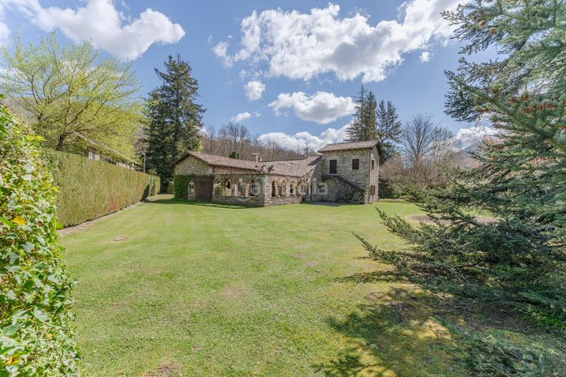 Foto a635acd3-f2b0-4948-9cac-0b414784c805. Casa amb aparcament a Camprodon