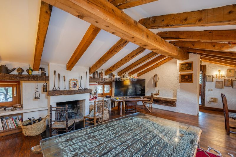 Foto ba5a424e-cf63-4133-aeed-0184895ba0db. Casa amb aparcament a Camprodon