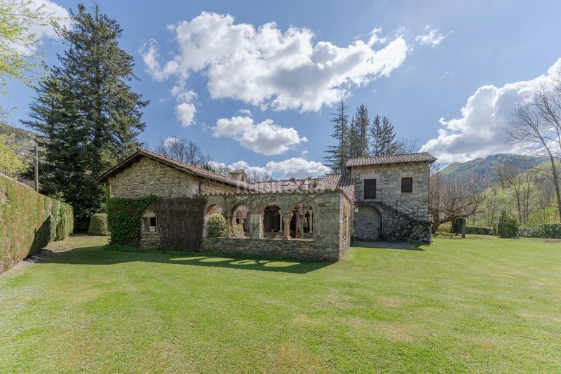 Foto be73e0e4-ba46-4cec-a8d3-fcf0ba326172. Casa amb aparcament a Camprodon