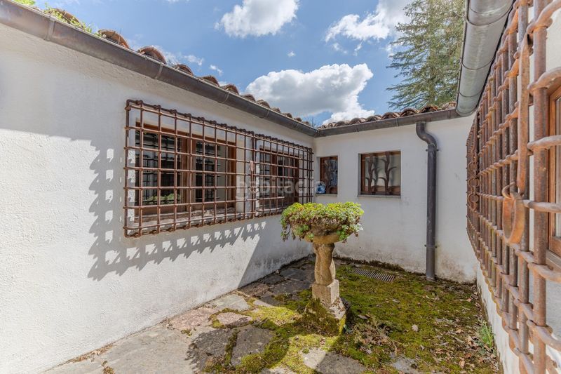 Foto d41b2d00-4cdd-43d7-84c6-7da27c7a9a95. Casa amb aparcament a Camprodon