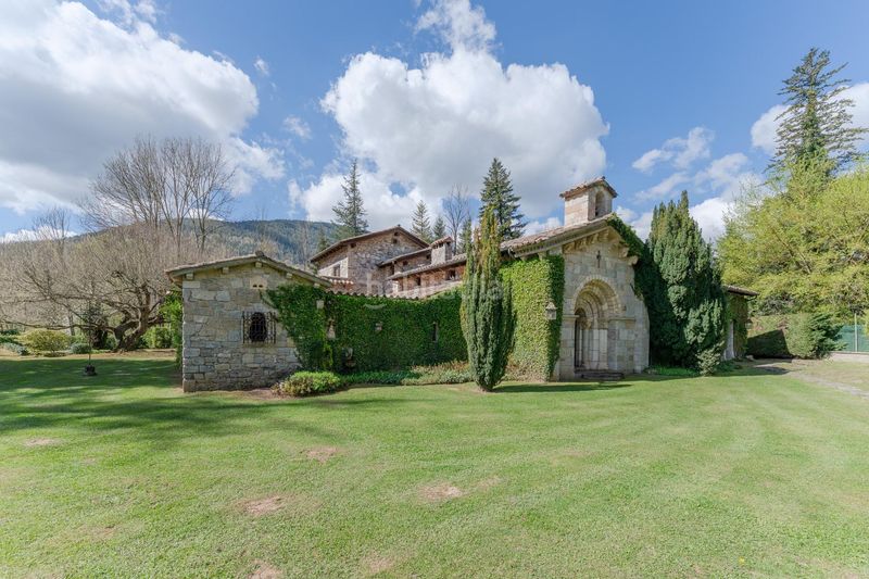 Foto f6d2d85c-1429-46be-b73a-853e77da3b08. Casa amb aparcament a Camprodon