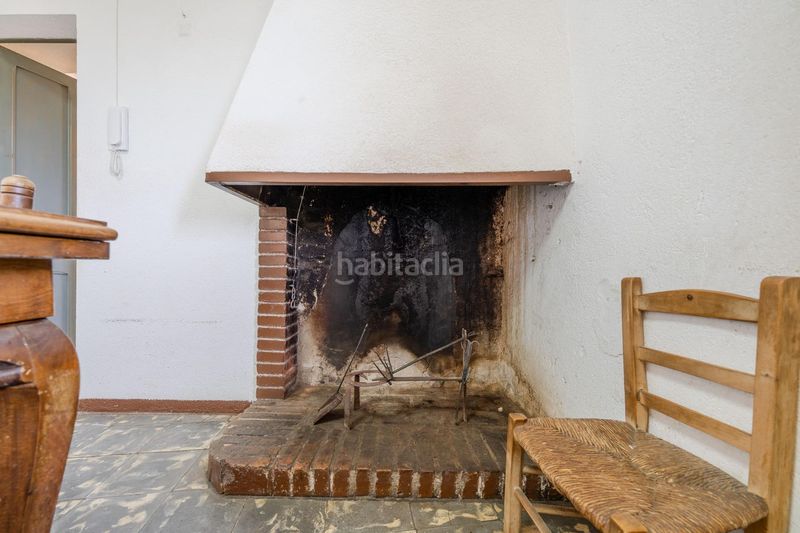 Foto e544388e-7ca6-43a8-8486-120f4a1043a0. Masia amb calefacció aparcament a Gualta