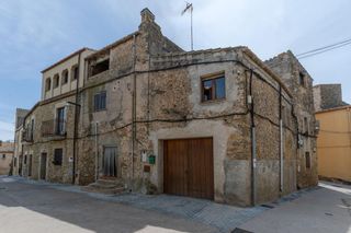 Masia a Gualta. Casa de pueblo en venta en gualta con 3 dormitorios y garaje, en