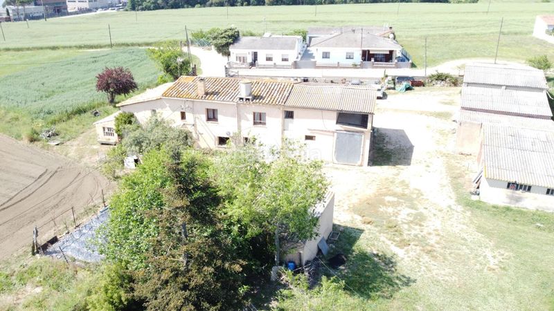 Foto a922363d-4184-492c-98fe-3f61dee8554d. Masia a Centre Vidreres
