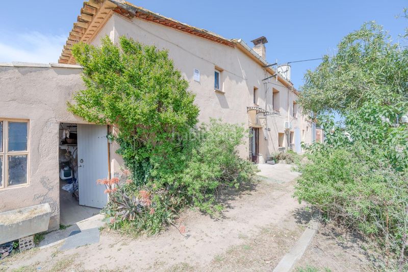 Foto ceadd5f9-aad3-4173-b085-c83ea638c42d. Masia a Centre Vidreres