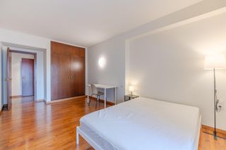 Affitto Piccolo appartamento  Avenida gran via jaume i. Estudiantes  gran piso de cinco habitaciones en el centro de gir