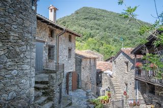 Bauernhof  Carrer de la font. Casa de pueblo en venta en el centro histórico con paredes de pi