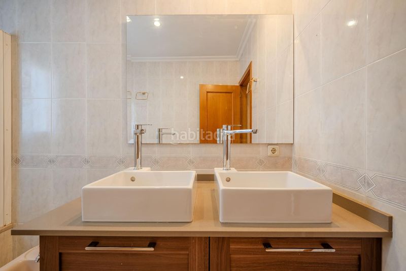 Foto 5ecf0ad8-eab7-45f8-9b1d-89d4252130c0. Lloguer casa amb aparcament a Montjuïc Girona