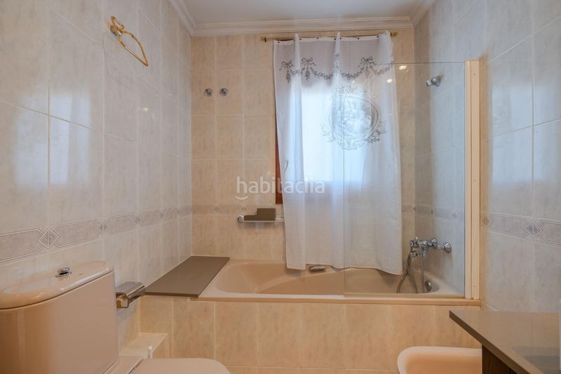 Foto 7e3dcfe0-3b72-40a9-8a91-3704b2ed72b1. Lloguer casa amb aparcament a Montjuïc Girona