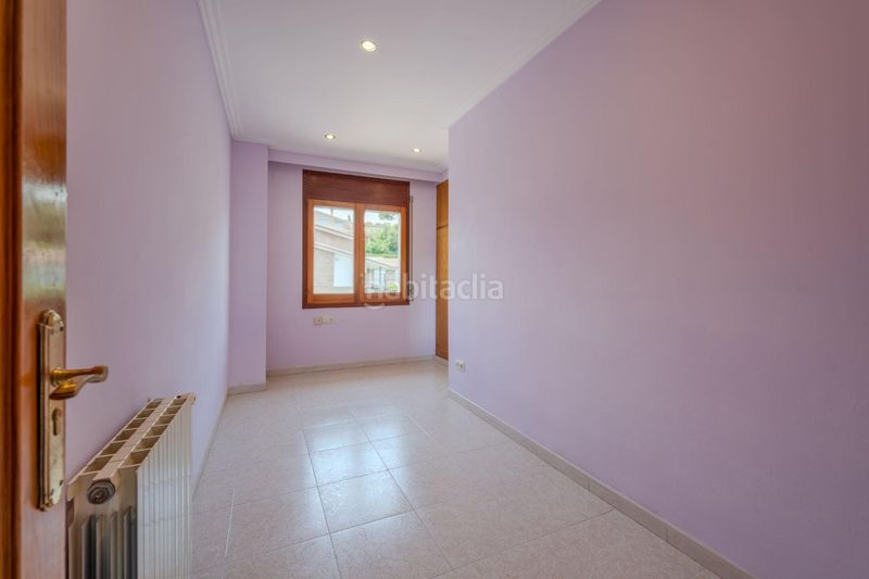 Foto baf1281f-28ce-4f51-bb7e-c54c4cbc0e7c. Lloguer casa amb aparcament a Montjuïc Girona