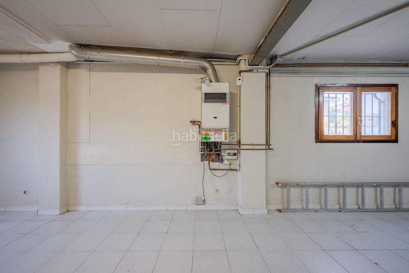 Foto f6587fae-3fe9-4e1f-b00f-b8f7f442e871. Lloguer casa amb aparcament a Montjuïc Girona