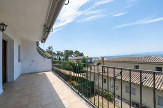 Location Maison  Abat escarre. Exclusive townhouse for rent  montjuïc girona