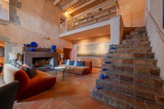 Masia a Madremanya. Casa de pueblo del s. xvii con 5 habitaciones dobles, patio y 3