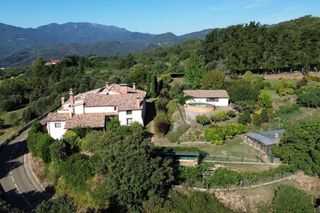 Masia a Sant Hilari Sacalm. Finca rústica con piscina en las guillaries