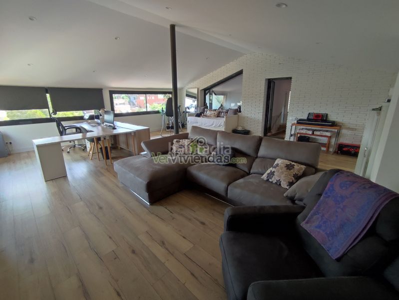 Foto 4fff2a53-be49-45be-9388-aa8c04087699. Casa a avinguda avinguda 180 a Torrelles de Llobregat