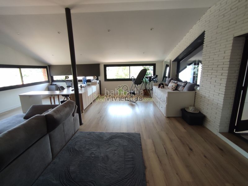 Foto 75a6d5c9-74a0-41b1-b778-75cb203f0181. Casa a avinguda avinguda 180 a Torrelles de Llobregat