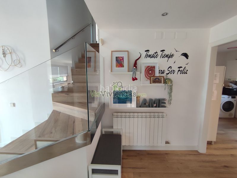 Foto b3659941-e552-49c0-a401-87d6a211cfcb. Casa a avinguda avinguda 180 a Torrelles de Llobregat