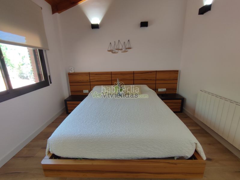 Foto ed88067a-5427-49aa-8f0d-3aa6ad5847a3. Casa a avinguda avinguda 180 a Torrelles de Llobregat