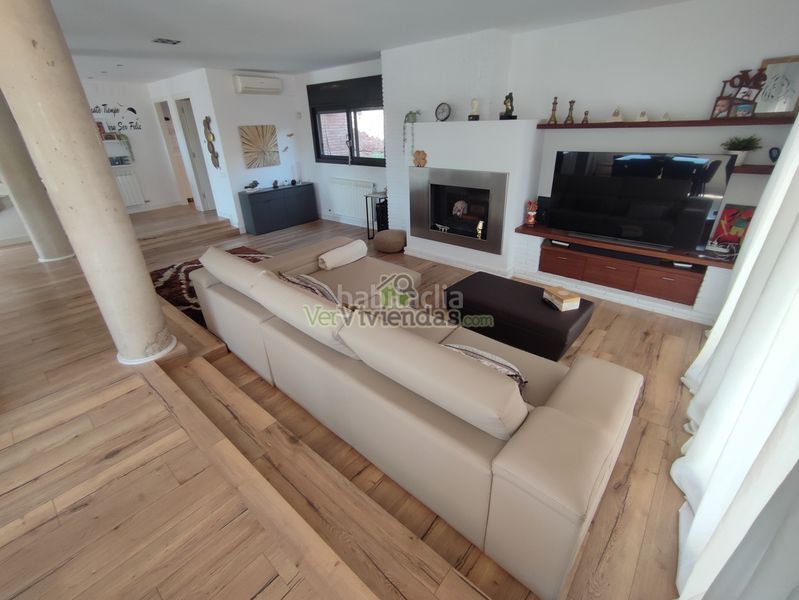 Foto fa18a2b1-4881-473a-8683-b9c2a29e9a9a. Casa a avinguda avinguda 180 a Torrelles de Llobregat