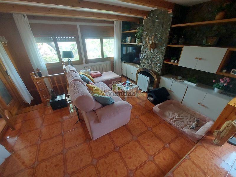 Foto a8b400cd-2d9b-401a-aff3-e49efe507930. Casa amb xemeneia calefacció piscina a Castellbisbal