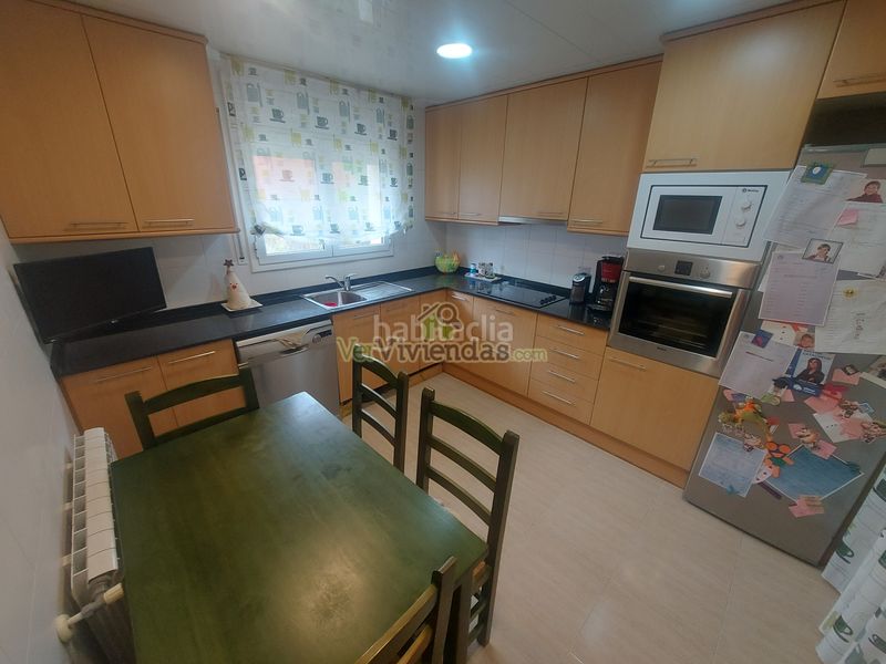 Foto 687a03a9-9749-4593-a1d6-76b7230f2e52. Casa adossada amb calefacció aparcament a Piera