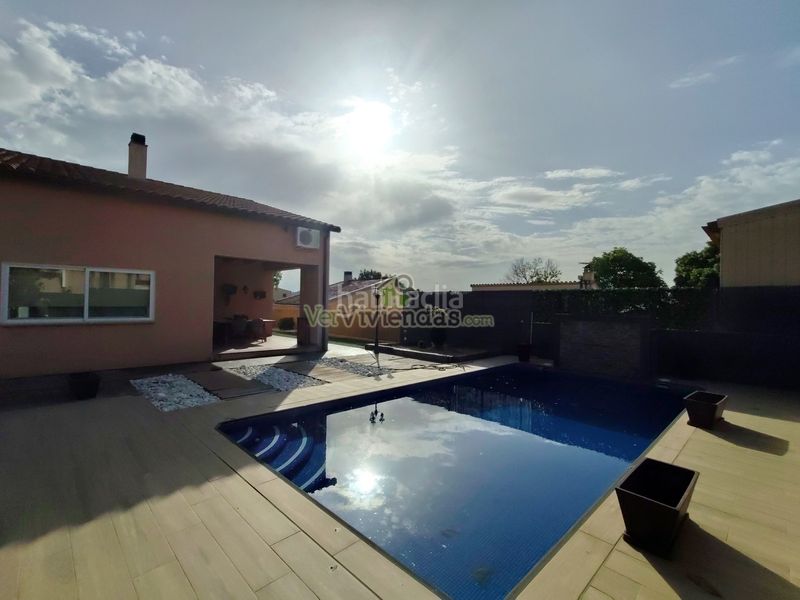 Foto 013eacd9-c68e-467f-92e0-8561aacfa6b1. Casa amb xemeneia calefacció aparcament piscina a Collbató