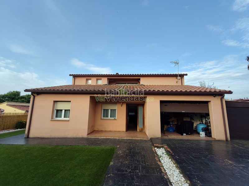 Foto 102479ed-6f34-4c46-8ee1-456940331560. Casa amb xemeneia calefacció aparcament piscina a Collbató