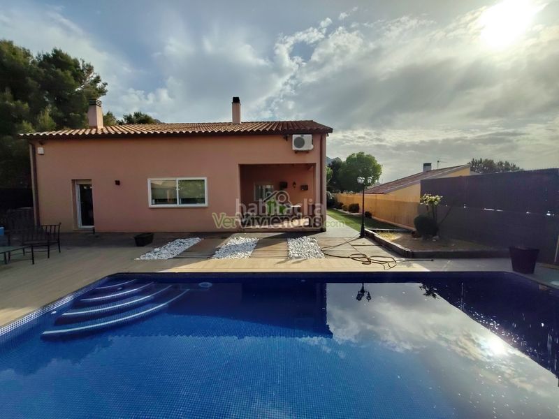 Foto 7d6a1674-d030-4ded-a705-28167a0980f2. Casa amb xemeneia calefacció aparcament piscina a Collbató