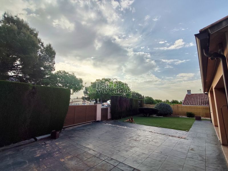 Foto b0c1fb27-2af0-4d38-a2ed-1476d4dab275. Casa amb xemeneia calefacció aparcament piscina a Collbató