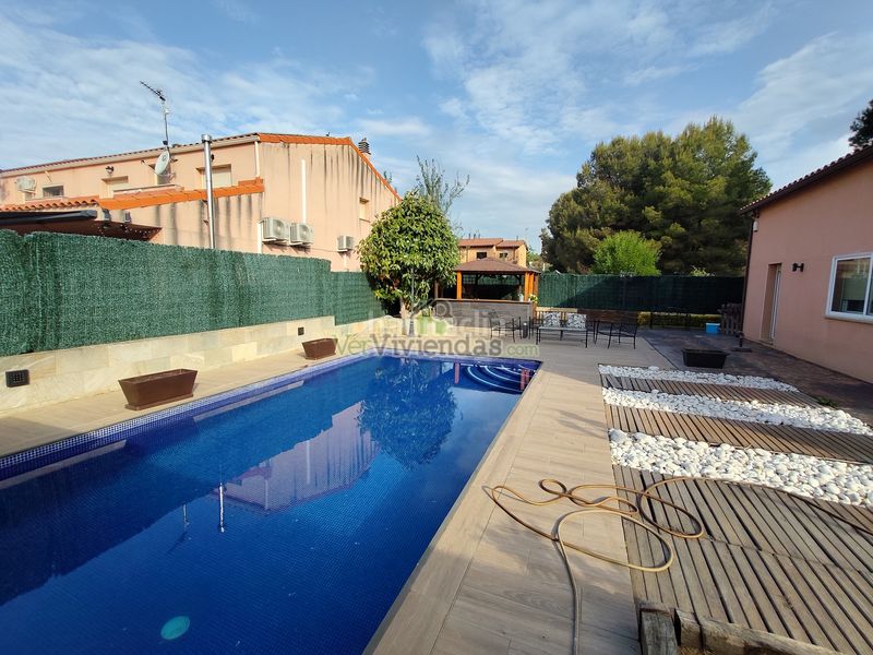 Foto cd2946a1-6a3a-4ceb-8b8a-271fa8933753. Casa amb xemeneia calefacció aparcament piscina a Collbató