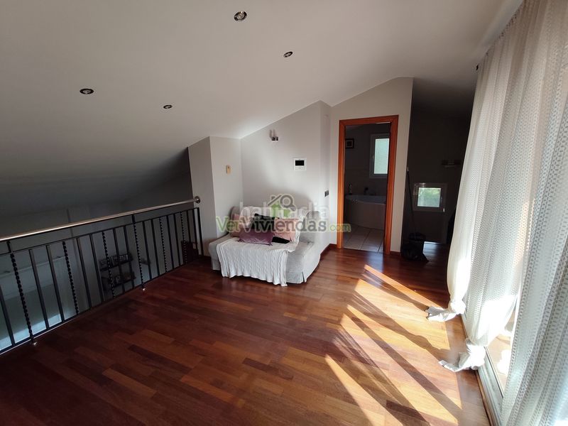Foto f3a73038-dc79-426e-99e7-4561cfe2b5e5. Casa amb xemeneia calefacció aparcament piscina a Collbató