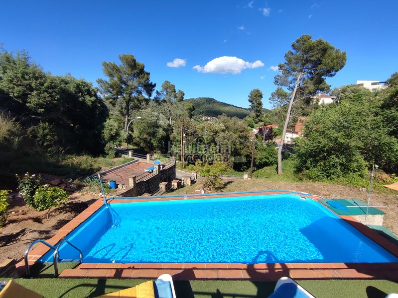 Foto 08ec6d2b-9d72-44de-a67d-ade95dc4d370. Casa amb xemeneia calefacció aparcament piscina a Torrelles de Llobregat
