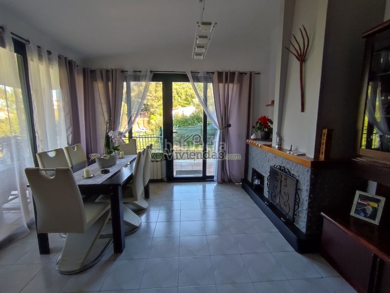 Foto 1de1d615-b38a-42ca-a059-016f0fbd4f78. Casa amb xemeneia calefacció aparcament piscina a Torrelles de Llobregat