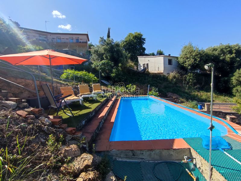 Foto 3bf5ce5e-4692-466a-812b-8cd8a5771258. Casa amb xemeneia calefacció aparcament piscina a Torrelles de Llobregat