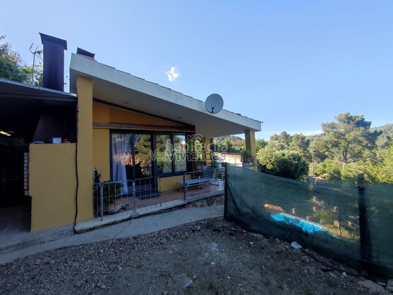Foto 47867a98-e2cb-40ca-96a3-09f27956590c. Casa amb xemeneia calefacció aparcament piscina a Torrelles de Llobregat