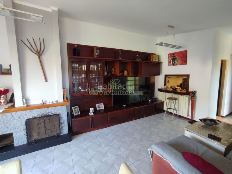 Foto 58442ea9-b0e0-4c89-acd5-fc9823ce3732. Casa amb xemeneia calefacció aparcament piscina a Torrelles de Llobregat