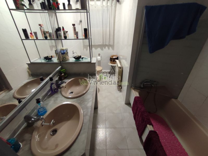 Foto 6f9934f7-0b09-4b0e-ab54-e012dfa987c3. Casa amb xemeneia calefacció aparcament piscina a Torrelles de Llobregat