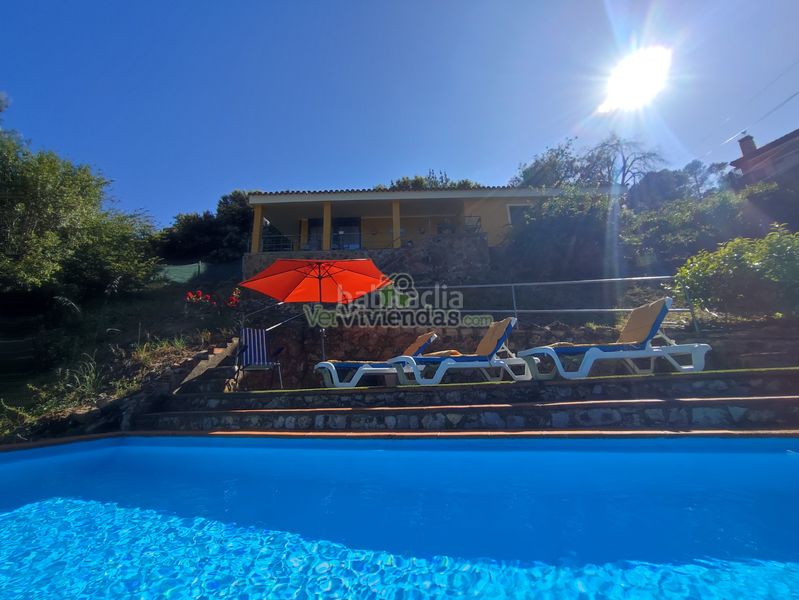 Foto 976fc3cf-57fa-4af8-8f80-1d1710fd2849. Casa amb xemeneia calefacció aparcament piscina a Torrelles de Llobregat