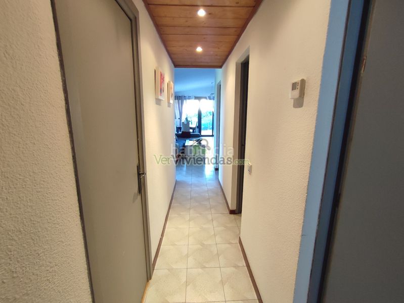 Foto ee6ac664-0a49-4b41-851c-bfe5f128ea80. Casa amb xemeneia calefacció aparcament piscina a Torrelles de Llobregat