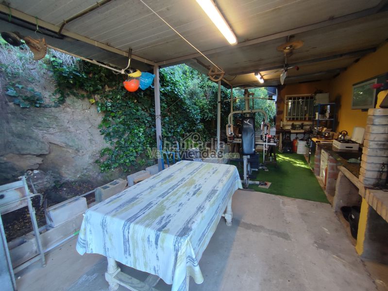 Foto ee80df34-2ec7-4a49-b590-d254c0632bfd. Casa amb xemeneia calefacció aparcament piscina a Torrelles de Llobregat