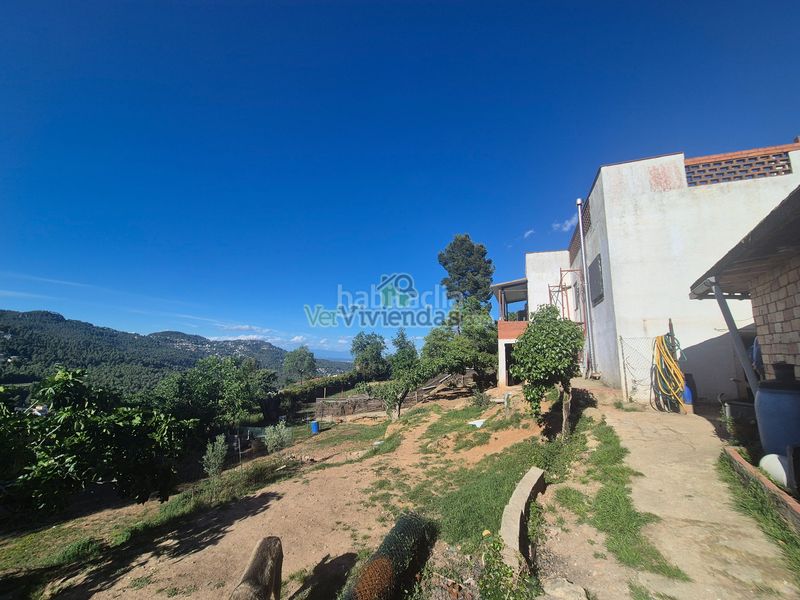 Foto 0505aa76-5975-4411-b2fe-07a288e14c5c. Casa amb xemeneia calefacció a Corbera de Llobregat