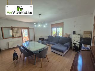 Casa in Corbera de Llobregat. Bonita casa con gran jardín