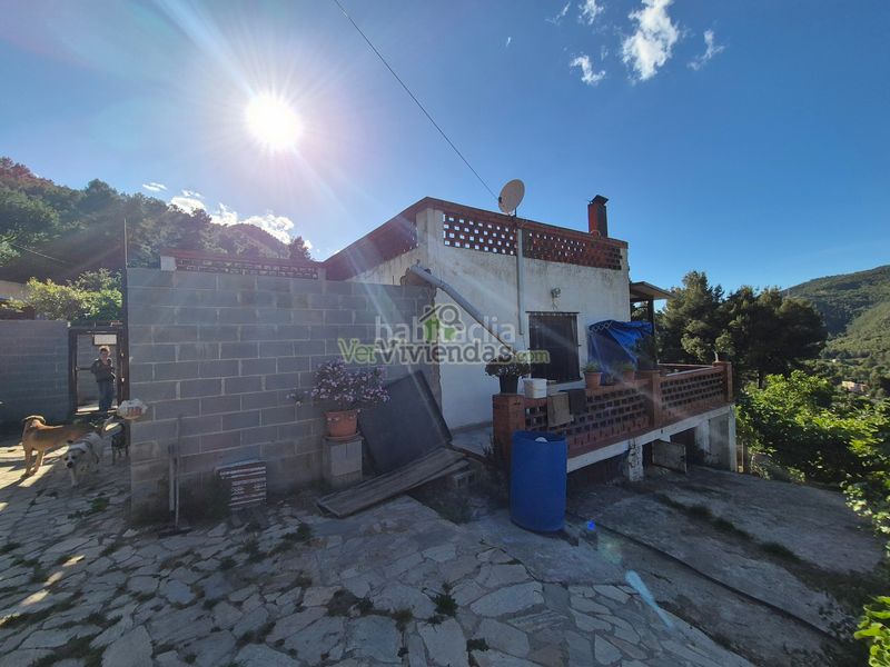 Foto c1fd6d8c-ecf0-4673-92b5-c5ea93f6e0e7. Casa amb xemeneia calefacció a Corbera de Llobregat