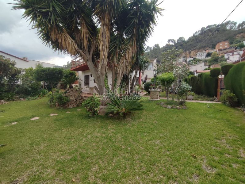 Foto 174b95ee-6b2c-461c-aa89-ec820e1029d9. Casa amb xemeneia aparcament a Vallirana