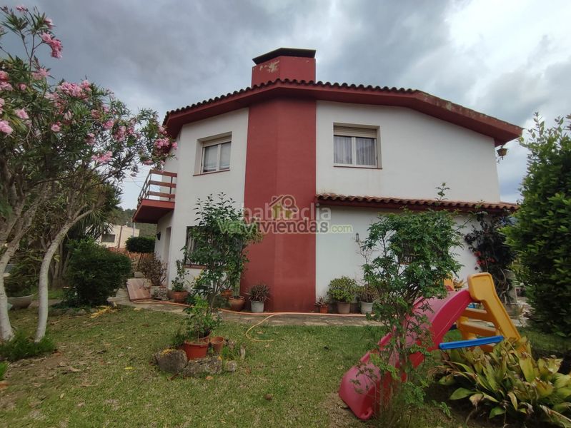 Foto 29a77a8e-b552-49a6-8103-cc9e71cb6b5c. Casa amb xemeneia aparcament a Vallirana