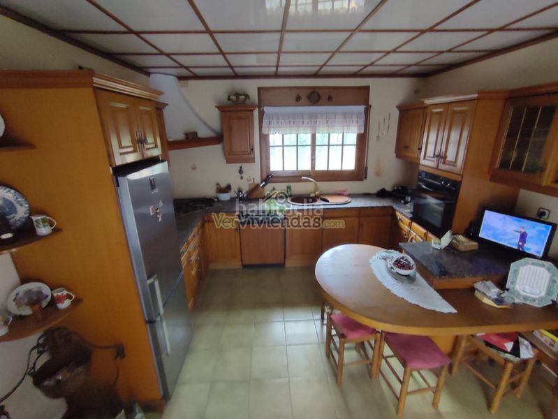 Foto 32f44238-b7a5-4636-9843-e0a88e2ec09c. Casa amb xemeneia aparcament a Vallirana