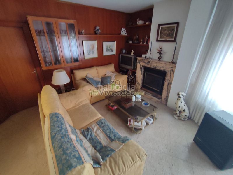Foto 3f86b60c-f24e-489b-8a0b-ff6dbf3b8414. Casa amb xemeneia aparcament a Vallirana